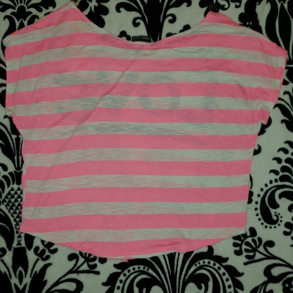 Loose Fit Crop Top! Make an offer!! - Picture 3 of 4